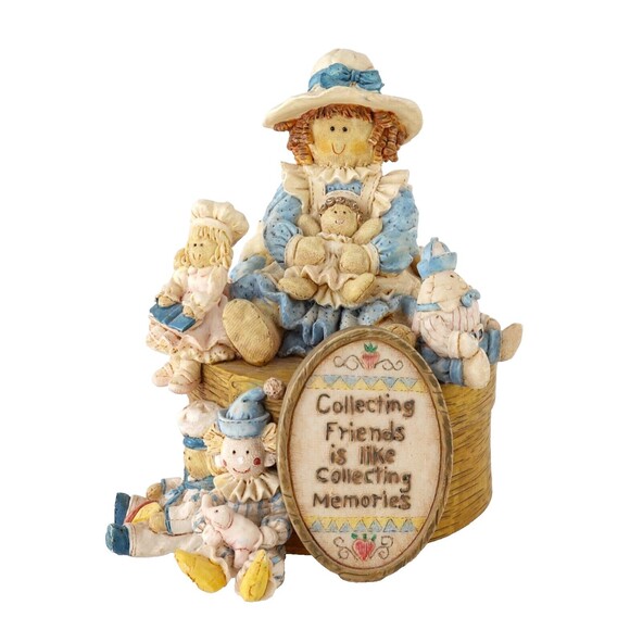 SAN FRANCISCO MUSIC BOX CO MUSICAL FIGURINE DOLLS HEART TUGS COLLECTING FRIENDS - Picture 1 of 16
